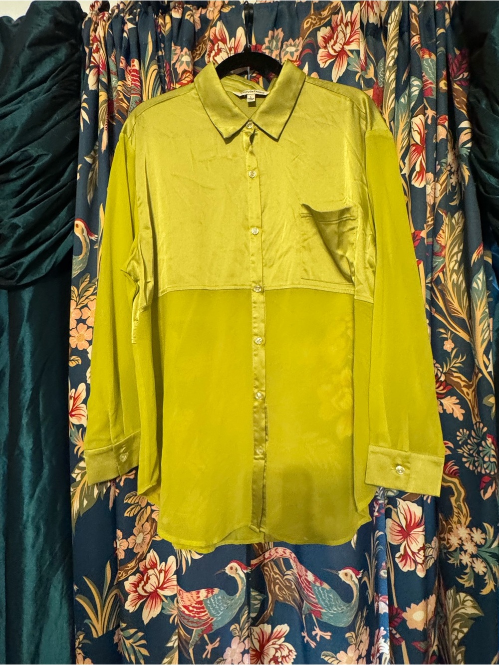 DAVI & DANI Women’s Lime Green Satin Button Up Shirt L